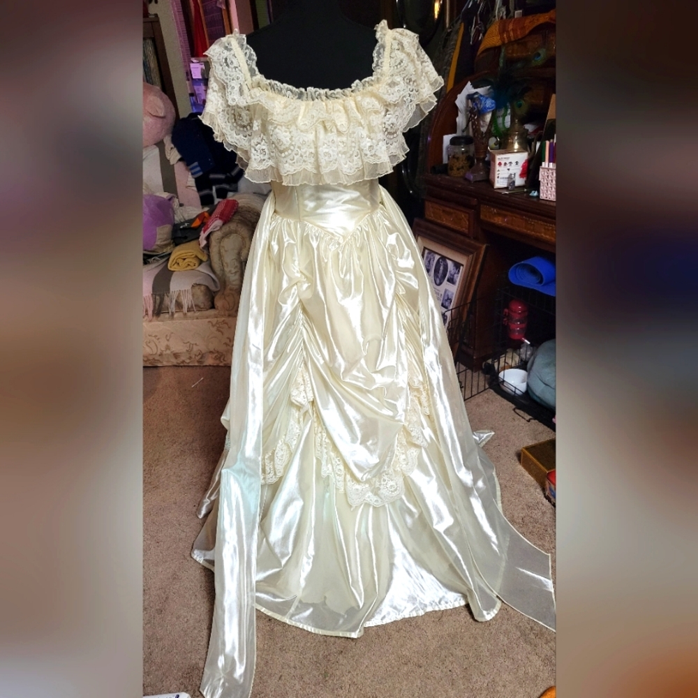 Beautiful Jessica McClintock gown
